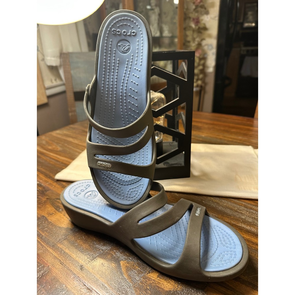 Crocs Havana Wedge Sandals Womens Size 9 Khaki Brown Light Blue Triple Strap